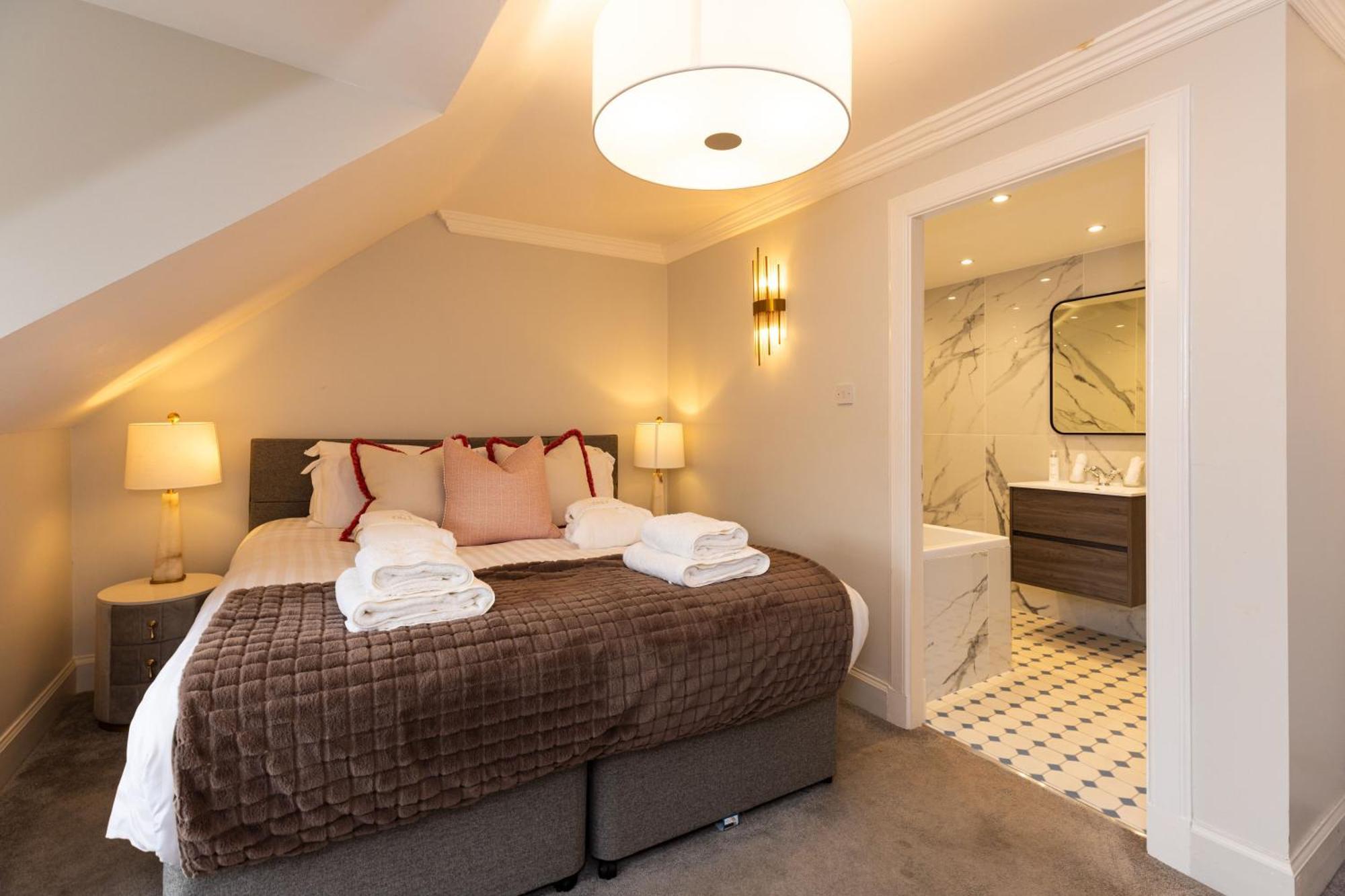 Righ Properties - Luxurious City Centre Three Bedroom Apartment Edimburgo Exterior foto