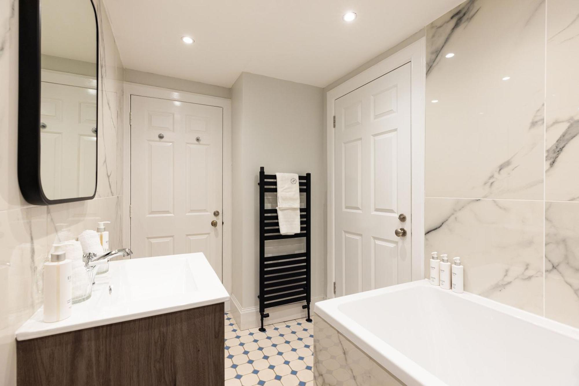 Righ Properties - Luxurious City Centre Three Bedroom Apartment Edimburgo Exterior foto